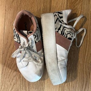 Qupid leopard print sneakers size 6